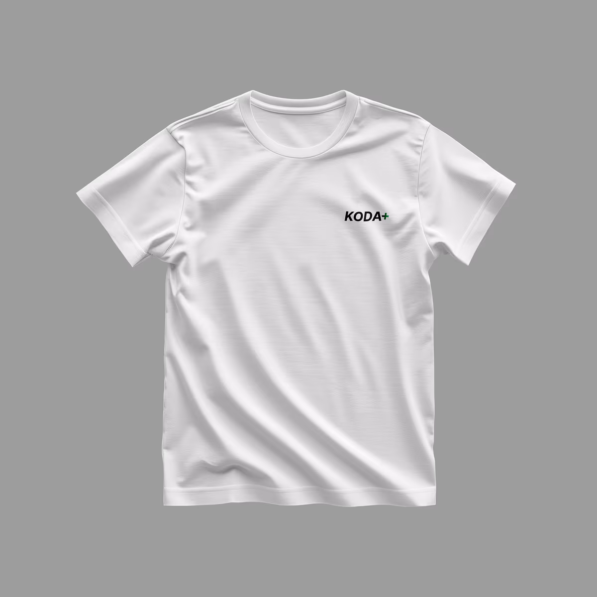 Biały t-shirt z haftem KODA+ na piersi
